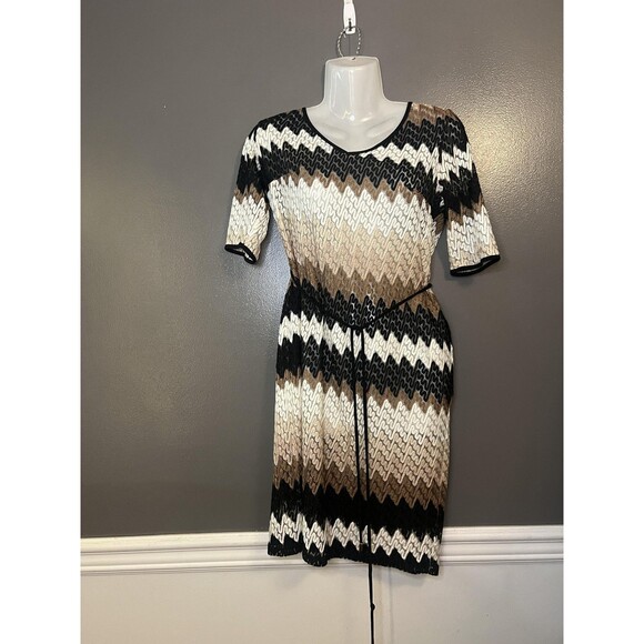 Dressbarn Dress Womens 4 Black Brown White Chevron Knit Belted Short Sleeve - Picture 2 of 9